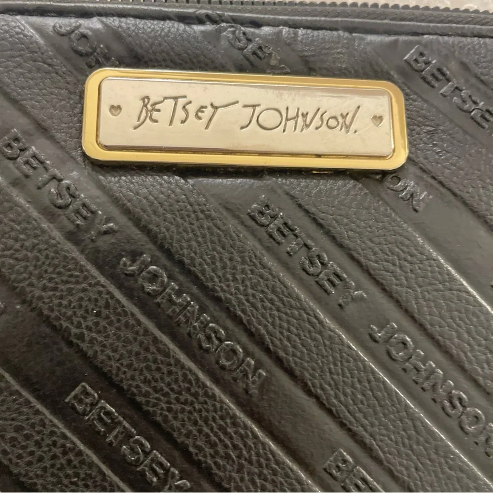 Betsey‎ Johnson Large Black Zip-Around Wallet 8x5